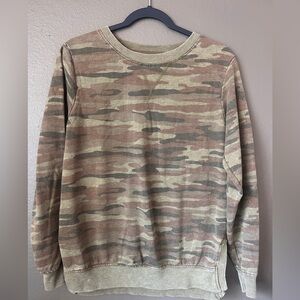 WALLFLOWER Camo Long Sleeve Pullover Shirt With Slit Sides Women’s Large